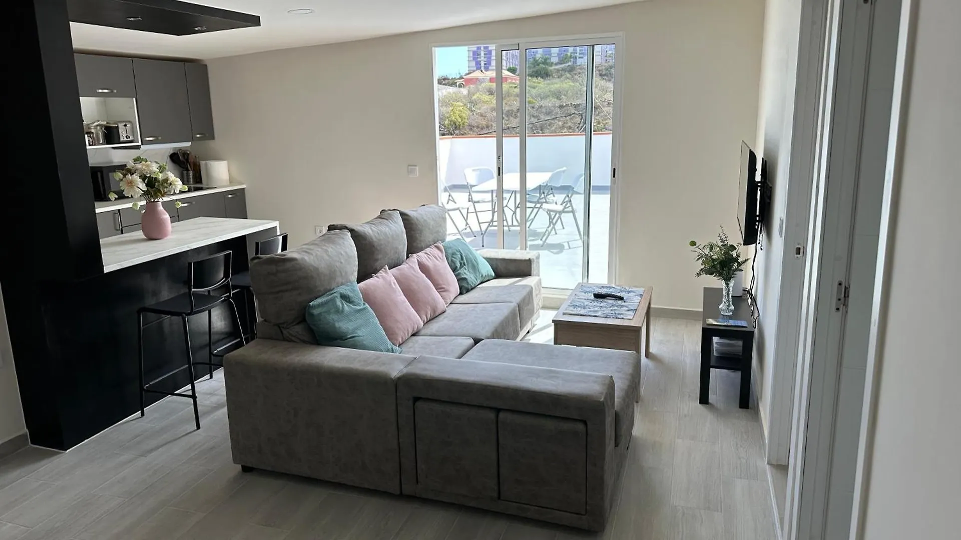New Modern Apartment, Scandinavian Style, Ocean View, Huge Terrace إيكود ذي لوس فينوس